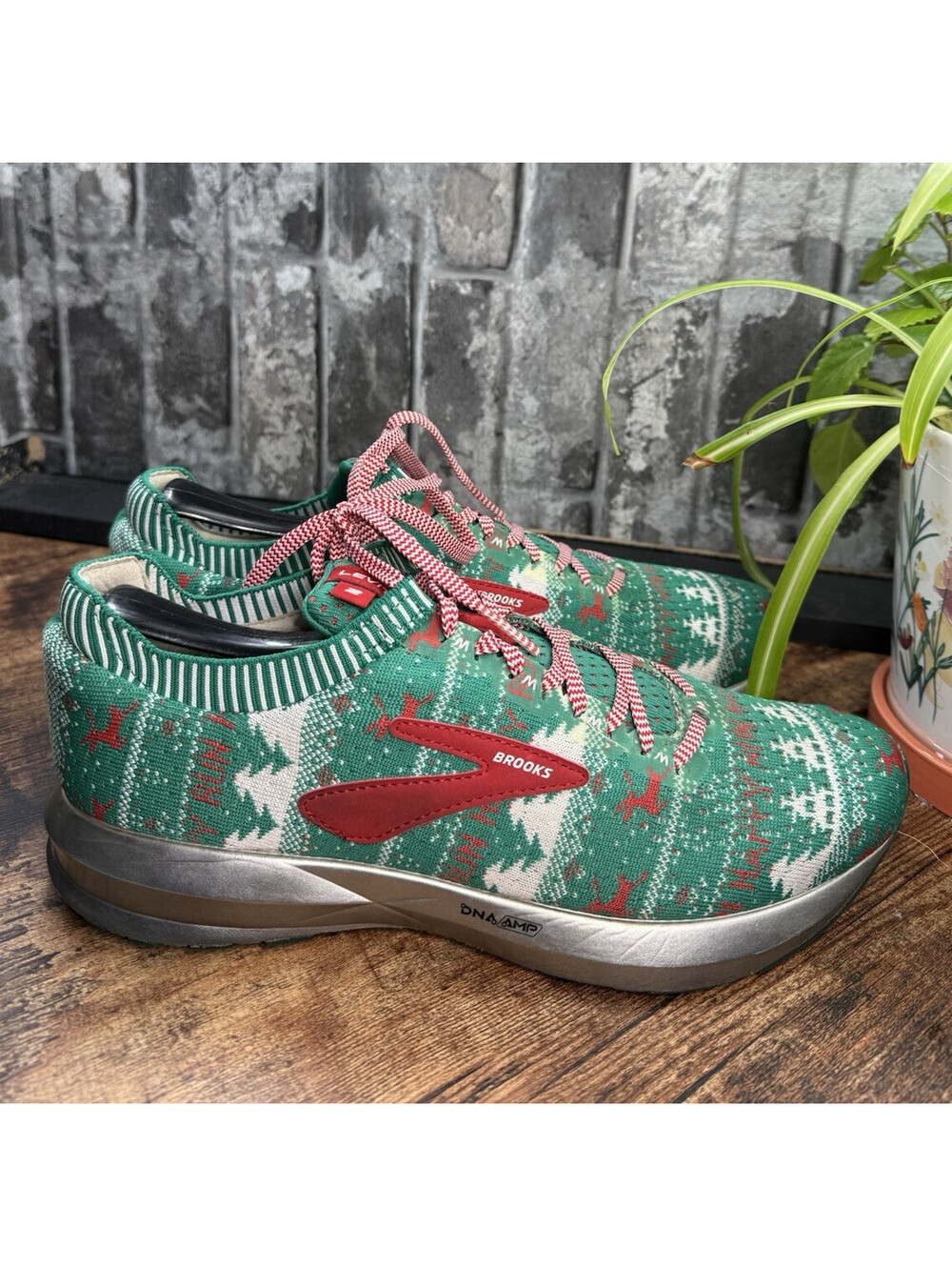 Brooks Levitate Green/Red/White Fair Isle Holiday Low Top Lace-Up Men's Sneaker